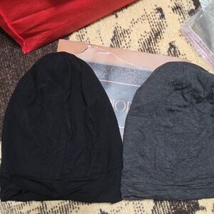 Stylish Black and Gray Beanie Set